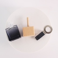 Bouteille en verre de parfum de parfum de sens de sortie de ventilateur automobile de 10ml avec le chapeau en bois et la bouteille de diffuseur de voiture d'agrafe d'évent en métal