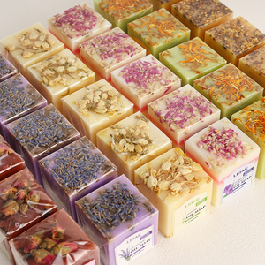 Etiqueta privada Limpieza de la piel natural Flores hechas a mano Pétalos Jabón de baño Baño corporal Jabón vegano hecho a mano para lavado facial - Product Image 2