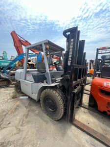 Chariot élévateur à palettes d'occasion de haute qualité en bon état 6 tonnes Blanc TOYOTAFD70 Propulsé par moteur 4x4 Modèle 2012 Garantie 1 an - Product Image 6