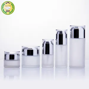 Toptan 4ml 6ml 8ml 10ml 120ml doğal açık kehribar mavi serum göz kremi kozmetik serum çelik top cam şişe üzerinde rulo