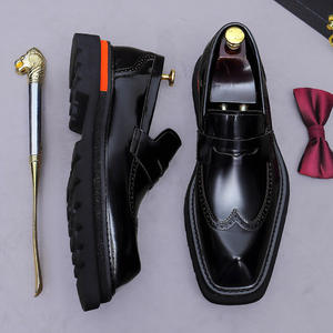 Zapatos casuales de hombre de cuero genuino personalizados, con suela gruesa, hechos a mano, adecuados para ocasiones formales de negocios y bodas. - Product Image 1