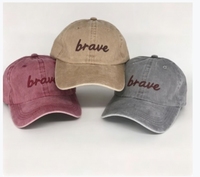 Cappellino da Baseball in Cotone Lavato Vintage con Ricamo 'Brave', Cinturino Regolabile, Unisex per Adulti, Stile Casual
