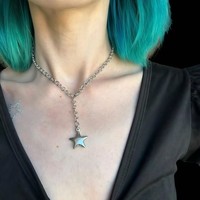 Collier pendentif étoile irrégulière à cinq branches pour femmes, design géométrique de luxe léger, 15g, origine Yiwu