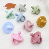 Vente en gros de sucettes douces de qualité alimentaire personnalisées en silicone sans BPA pour bébé
