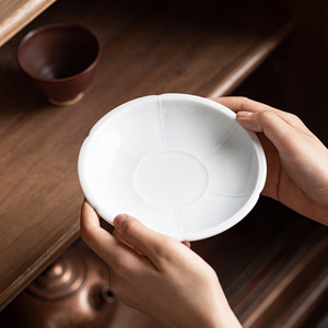 Flower Shaped Ceramic Teapot Stand Small <b>Tea</b> <b>Tray</b> For Residential Use Dishwasher Safe - Product Image 1