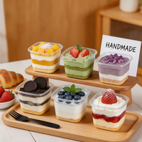 Gobelet à dessert carré jetable en plastique transparent, récipient pour gâteau, boîte à mousse transparente de qualité alimentaire, boîte à tiramisu avec couvercle
