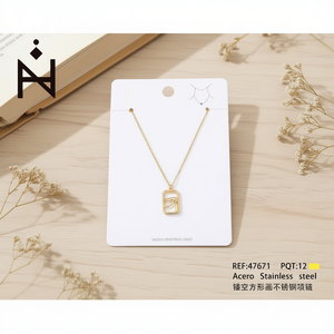 Collana in Acciaio Inossidabile Traforata Quadrata con Catena Sottile - Product Image 3