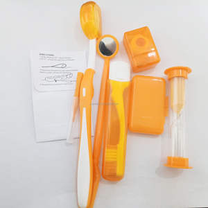 Kit de Cepillo de Dientes de Plástico Médico UM para el Cuidado de la Limpieza Dental para Pacientes de Ortodoncia, Uso en Viajes - Product Image 3