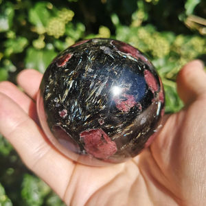 Vente en gros de sphères en astrophyllite grenat de style bohème de haute qualité, pierre de cristal naturelle pour une décoration intérieure unique et des cadeaux de vacances - Product Image 5