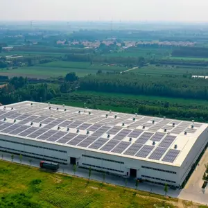 Solarpanel auf Dach Lagerhülle Stahlkonstruktion Logistik Lager Stahlkonstruktionsgebäude