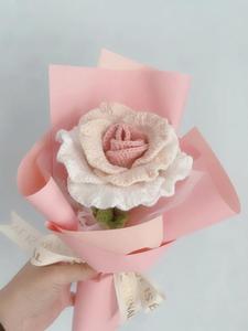 Fait à la main unique rouge Rose Crochet tricot romantique saint valentin nouvel an chinois cadeau pour votre femme fleur décorative et plante - Product Image 6