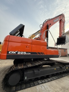 รถขุด Doosan DX225 มือสอง EPA รับรอง คุณภาพเยี่ยม พร้อมใช้งาน มีสินค้าในสต็อก - Product Image 1