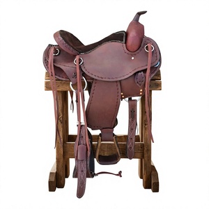 Selle de course anglaise en cuir véritable BS International Handicrafts, avec arceau en bois, écologique, durable, confortable, et couvertures pour chevaux. - Product Image 1