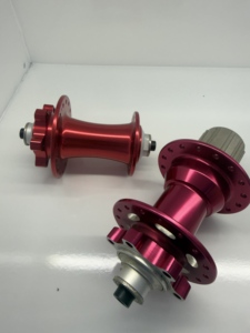 Piezas de mecanizado CNC de 5 ejes personalizadas de fábrica con NDA disponible, piezas de aluminio y acero con anodizado rojo y negro, piezas de torneado CNC - Product Image 3