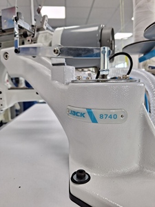 Machine à coudre industrielle à grande vitesse JACK 8740C à <span class=keywords><strong>quatre</strong></span> aiguilles et six fils pour sous-vêtements, tricots et vêtements - Product Image 5