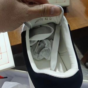 Zapatillas blancas de alta calidad hechas de cuero de vaca suave con cordones, adecuadas tanto para hombres como para mujeres, así como para parejas. - Product Image 2