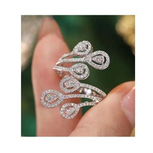 Xinfly Vente en gros Bague en or blanc 18 carats avec diamant naturel en forme de goutte d'eau 0,90 ct Élégante et luxueuse - Product Image 1
