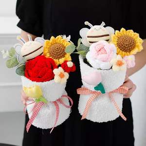 Nuevo diseño de abejas, ramo de rosas de ganchillo, flores de punto de lana hechas a mano, regalo para el Día de San Valentín, Navidad, Día DE LA Madre - Product Image 2