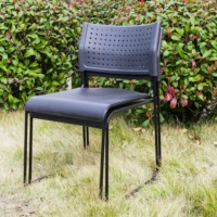 Chaise de bureau ergonomique empilable en plastique avec structure en acier, housse antidérapante durable, design moderne, pour conférence, formation, intérieur, usage commercial