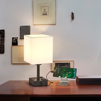 Offre Spéciale Meilleures ventes de lampes de chevet multifonctionnelles Lampes de bureau rondes en tissu pour la maison avec prise secteur USB C