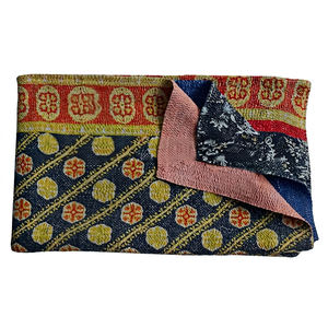 Couverture Kantha Bohème en Gros, Matelassée à la Main, en Patchwork de Sari Recyclé - Product Image 1