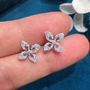 Orecchini in Oro Bianco con Diamanti, Design Classico a Farfalla, per Uso Quotidiano Femminile, Diamanti Naturali Colore G - Product Image 3