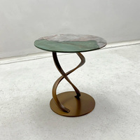 Table d'appoint en marbre naturel personnalisée avec support en métal torsadé artistique, table d'appoint de luxe légère pour canapé