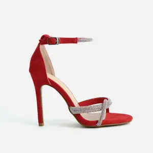 Sandales personnalisées à design de talons hauts pour femmes Chaussures de fête pour filles Magnifiques sandales élégantes à talons hauts