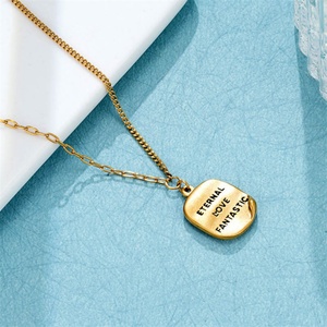Nouvelle tendance : Collier ras du cou en acier inoxydable avec pendentif carré « Amour éternel » – Fantastique collier à lettres - Product Image 3