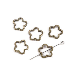 15mm argento fiore <span class=keywords><strong>perline</strong></span> cornici distanziatore <span class=keywords><strong>perline</strong></span> in lega di metallo doppio foro foro cavo fiore connettore collegamento <span class=keywords><strong>telaio</strong></span> <span class=keywords><strong>perline</strong></span> - Product Image 6