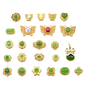 Cuentas de Aleación Chapadas en Oro con Piedras Naturales de Mariposa y Flor, Filigrana Vintage, Cuentas de Aleación Chapadas en Oro con Jade Natural - Product Image 1