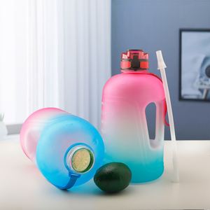 Botellas de Agua para Gimnasio de 128 oz, Botella Deportiva Térmica de Alta Calidad, Libre de BPA, 3.78 L, para Interiores y Exteriores, con Logotipo Personalizado - Product Image 5