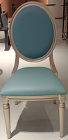 Chaise de restaurant moderne en velours rose avec structure en métal doré et assise rembourrée pour usage commercial