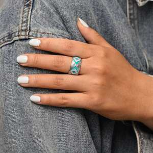 Anello Geometrico Quadrato Texturizzato per Donne, Gioiello Artistico alla Moda - Product Image 3