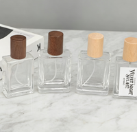 Flacon de parfum vide en verre mat noir carré vintage portable personnalisé OEM 30 ml 50 ml 100 ml avec bouchon en plastique