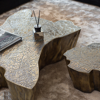 Table basse de luxe Arbre du Connaissance en laiton poli moulé avec placage patiné et motif Arbre doré gravé