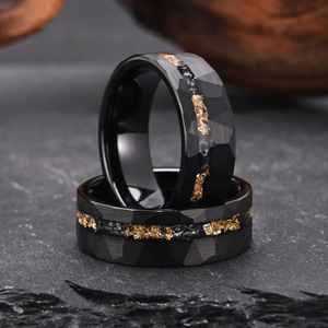Nuovo Anello alla Moda in Carburo di Tungsteno con Detriti di Foglia d'Oro, Anello Nuziale e di Fidanzamento da 8mm con Finitura Martellata Nera per Coppie - Product Image 5
