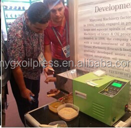 Macchina Automatica Monofase 220V Guangxin YZYX40 12KG/H per la Produzione <span class=keywords><strong>di</strong></span> <span class=keywords><strong>Olio</strong></span> <span class=keywords><strong>di</strong></span> Soia, Noci e Sesamo con Risparmio Energetico - Product Image 3