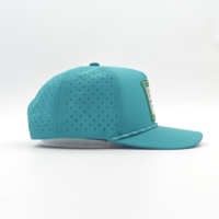 Gorra de Béisbol Personalizada de 5 Paneles con Logotipo de Goma PVC, Gorra Trucker Impermeable con Orificios Cortados con Láser, Gorra de Golf Perforada de Alto Rendimiento