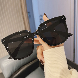 Sunglasses <b>Square</b> <b>Frame</b> Black UV400 Protection Unisex Fashionable Travel Outfits PC Material - Product Image 1