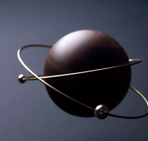 Ornement décoratif Asteroid : un cadeau en bois idéal pour la chambre, le meuble TV ou la voiture - Product Image 3