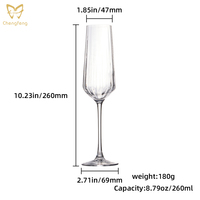 Ensemble de verrerie élégante en verre cannelé vintage : Gobelets à vin à nervures verticales, verres highball, verres à whisky et flûtes à champagne pour bar et fêtes