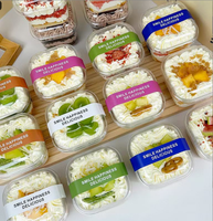 Lot de 50 gobelets à dessert modernes réutilisables en plastique transparent avec couvercles et cuillères pour parfaits, gâteaux au fromage, mousses aux fruits, glaces