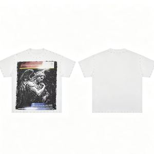 Camiseta gráfica negra de algodón grueso para hombre, estilo oversize, con efecto desgastado, de la marca pour hommes. - Product Image 4