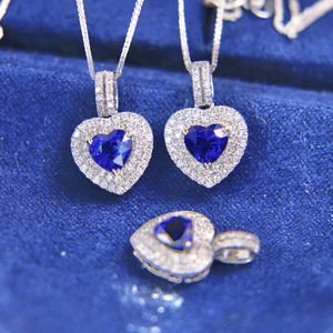 Collier élégant en or blanc 18 carats avec pendentif en saphir royal en forme de cœur et diamant naturel, tendance, luxueux et romantique, pour les occasions spéciales - Product Image 6