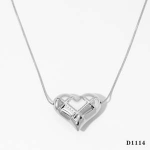 Collar con Colgante de Corazón de Acero Inoxidable de Moda, con Patrón de Rejilla Hueca, al Estilo de las Joyas de Moda de las Blogueras - Product Image 3