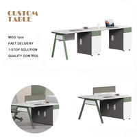 Bureau modulaire robuste et moderne à double face pour 4 à 6 employés avec postes de travail cloisonnés