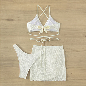 Conjunto de bikini de 3 piezas para mujer al por mayor: Top halter con tiras cruzadas, falda fruncida con cordón y pareo para playa de verano - Product Image 5