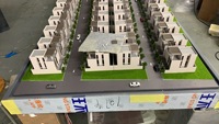 Maqueta Arquitectónica de Villa Unifamiliar de Diseño Rústico, Económica y de Alta Calidad, en Plástico ABS Verde y Blanco