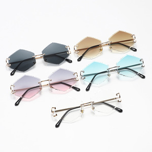 Lunettes de soleil rétro 2026 personnalisées avec logo, sans monture, dégradées, UV400, branches métalliques, verres hexagonaux taillés pour hommes et femmes - Product Image 4